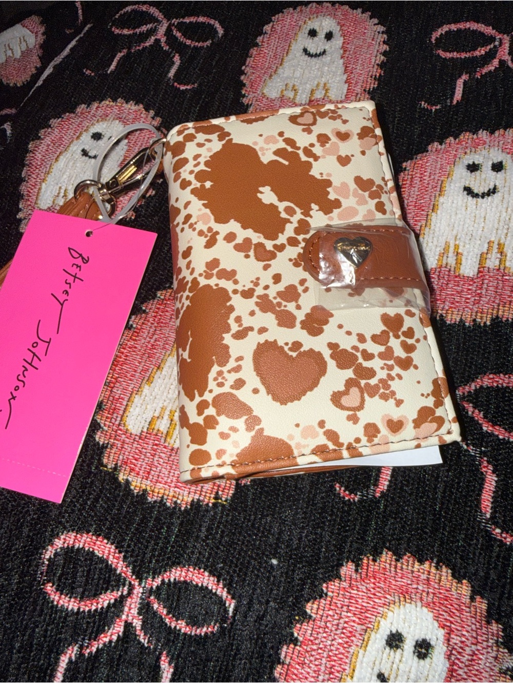 NEW🌻Betsey Johnson Brown and Cream Heart Pattern Wristlet Wallet with Keyring🌻
